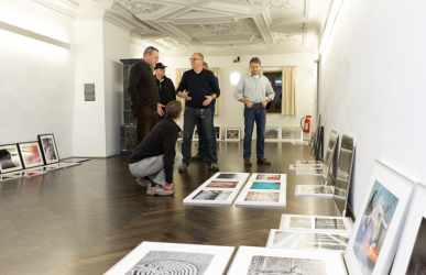 Aufbau der 4. Jahresausstellung „Momente“