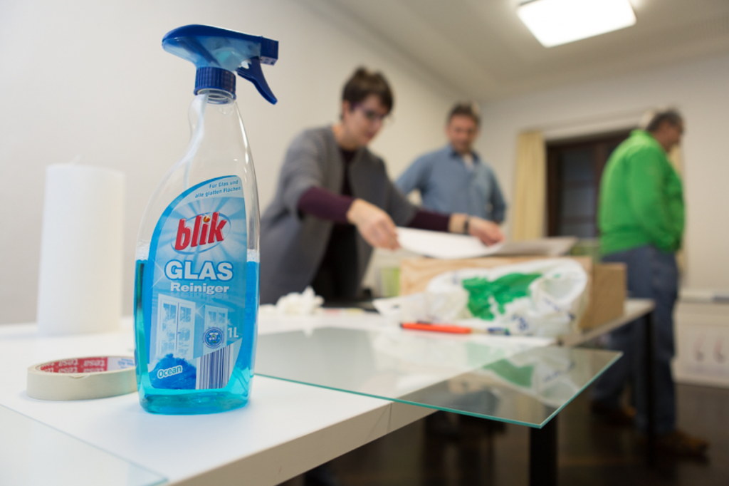 Rahmen der Ausstellungsbilder